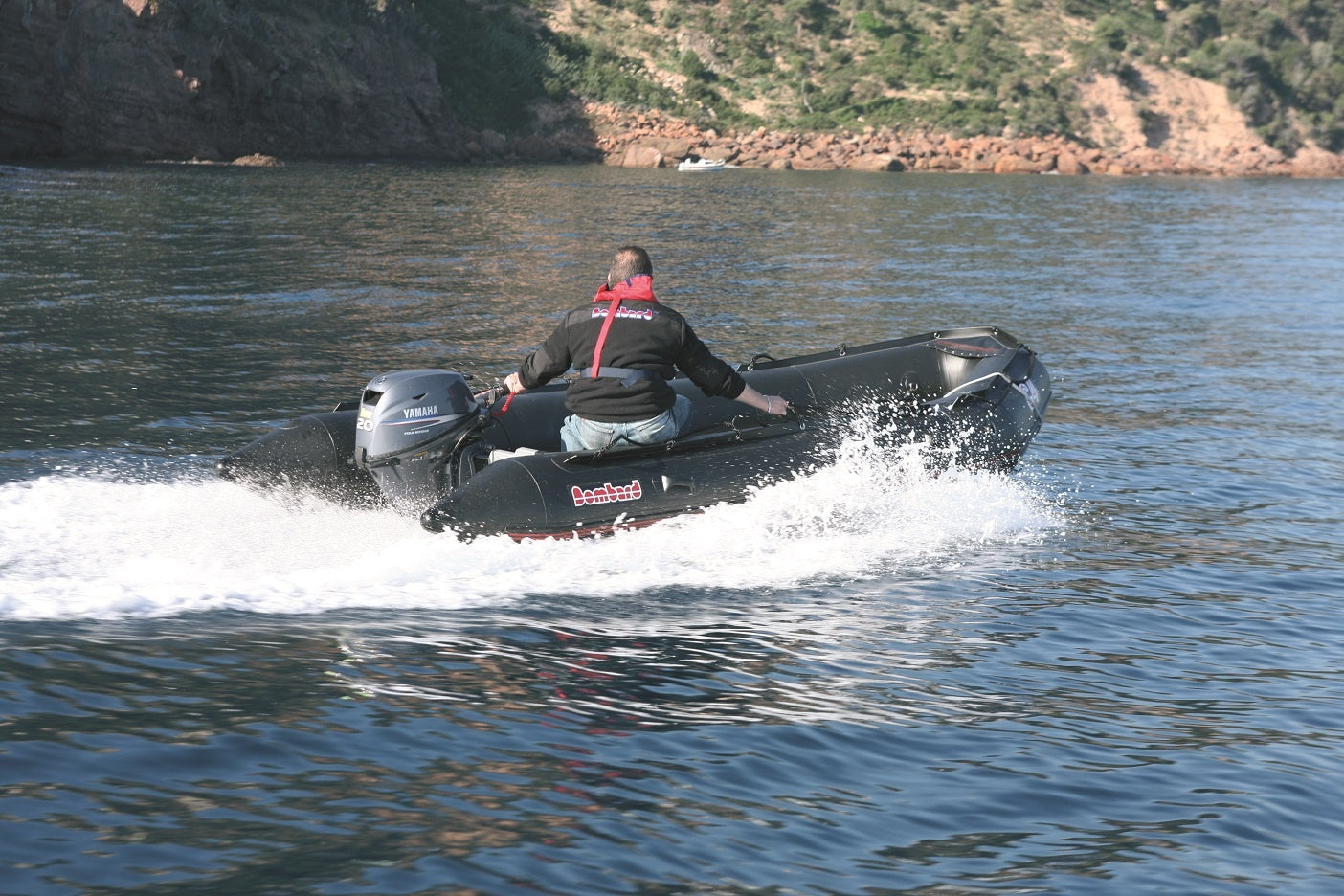 Bombard Commando C4 - rubberboot met aluminium vlonderdelen deelbare houten kiel