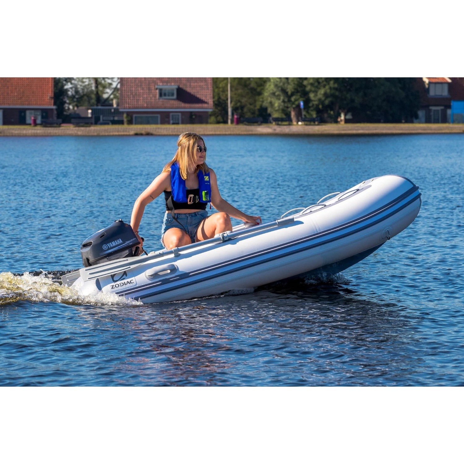 Zodiac Cadet 270 ALU rubberboot met aluminium vloer op het water